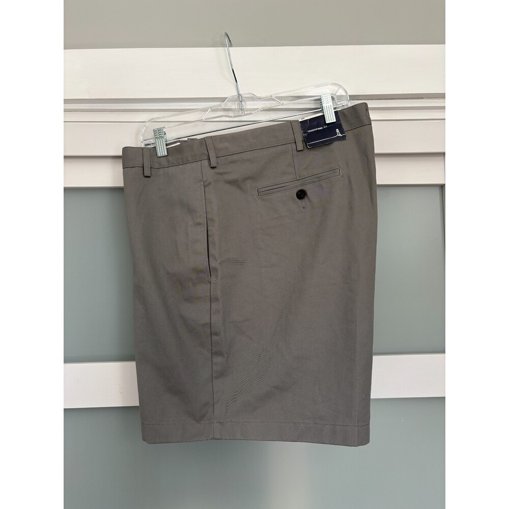 Lands End Traditional Fit Size 46  Gray Khaki Bermuda flat front shorts  NEW NWT